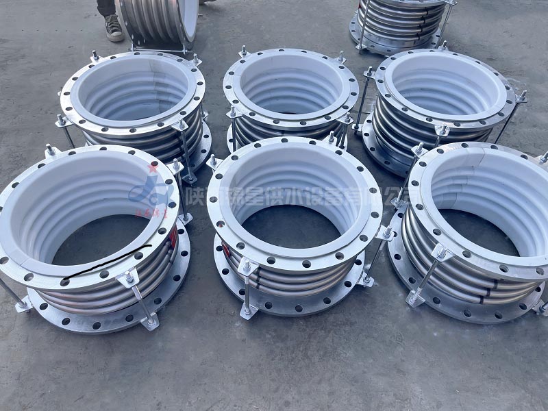 DN600襯四氟波紋補(bǔ)償器